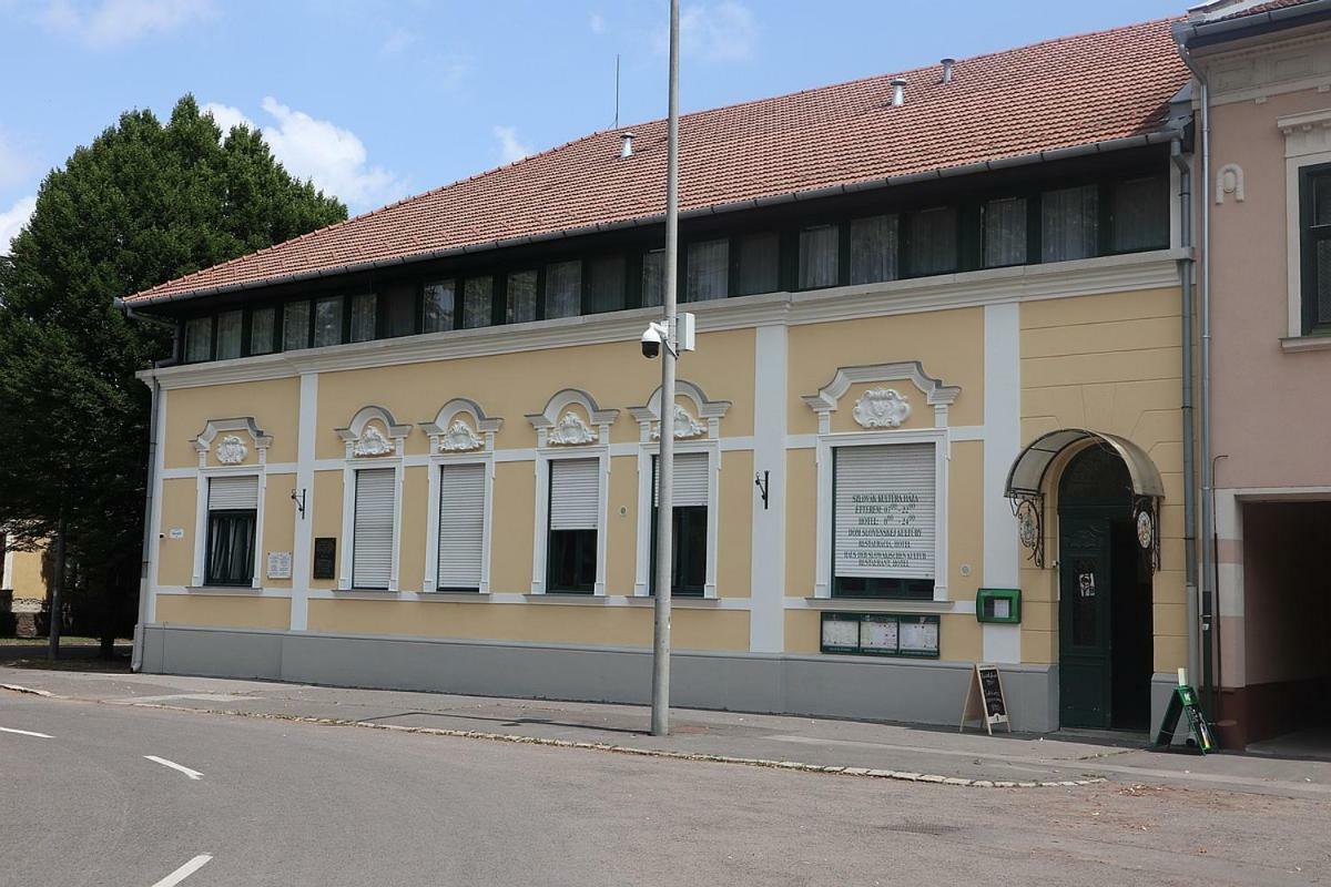 Szlovak Panzio Hotel Bichișciaba Exterior foto